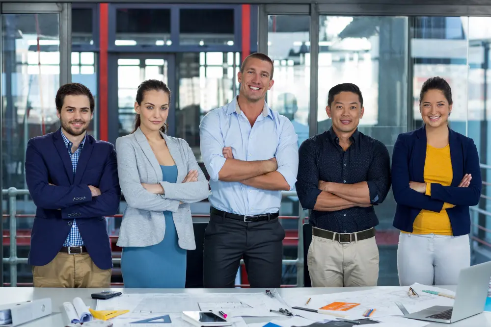Photo portrait of businesspeople standing with arms crossed