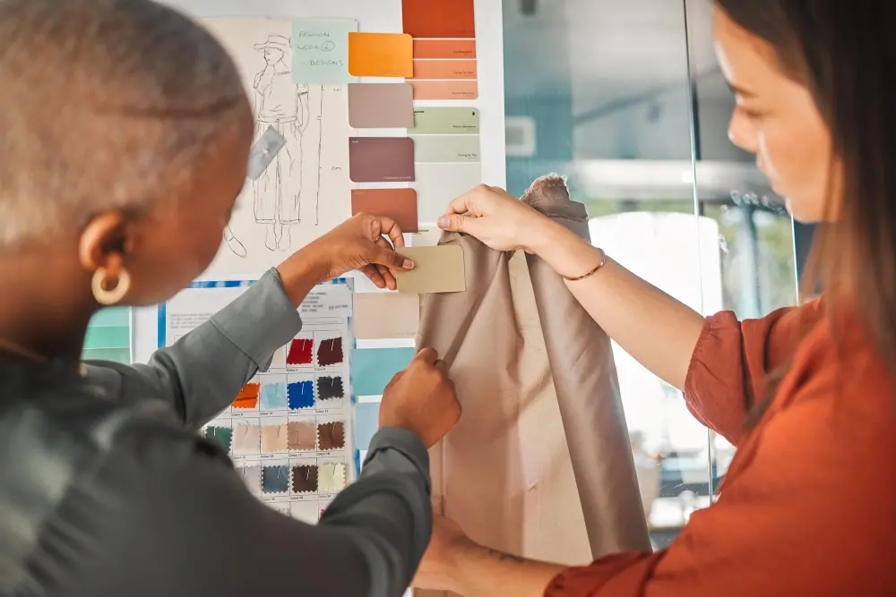 Apriluck's designers are confirming the colors of yoga clothes