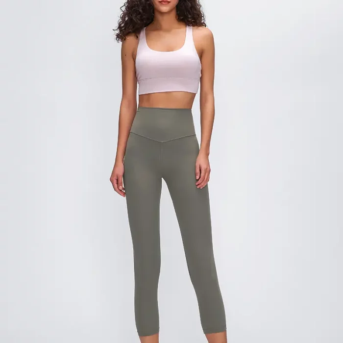 Customizable Seamless Yoga Capri Leggings 1