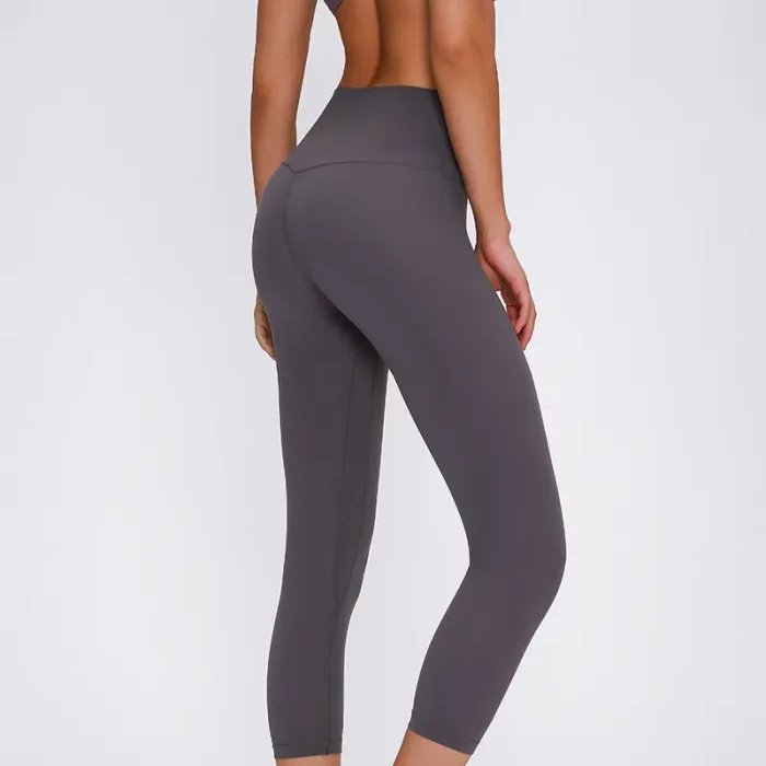 Customizable Seamless Yoga Capri Leggings 3