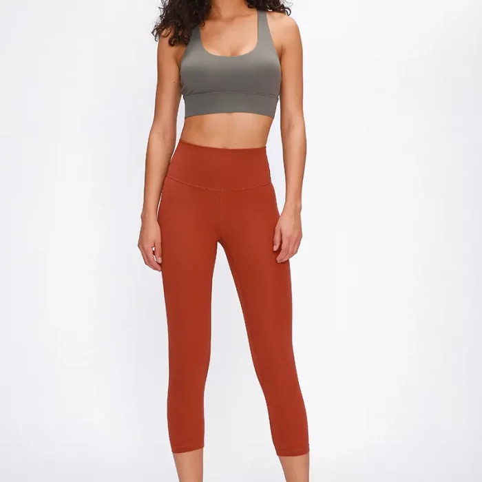 Customizable Seamless Yoga Capri Leggings 2