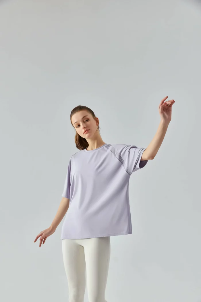 Loose-Fit Yoga Top with Mesh Panel-Light purple