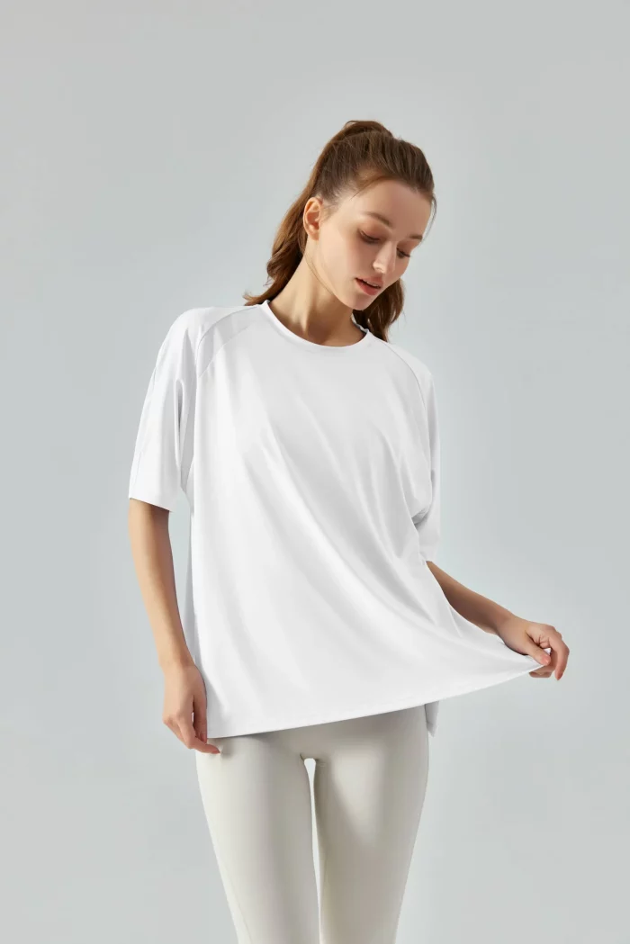 Loose-Fit Yoga Top with Mesh Panel-white