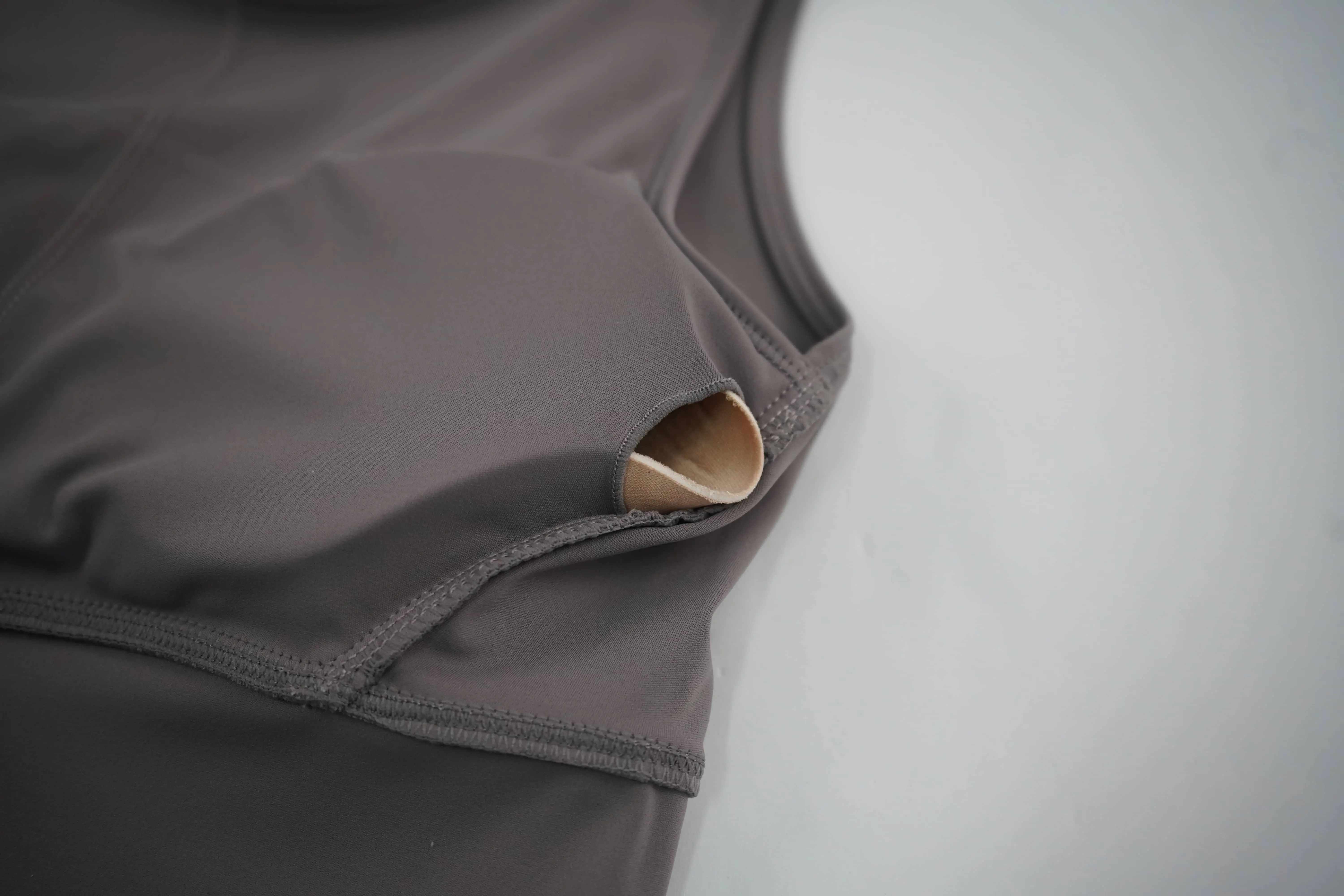 Breathable Sports Yoga Vest with Detachable Chest Pad