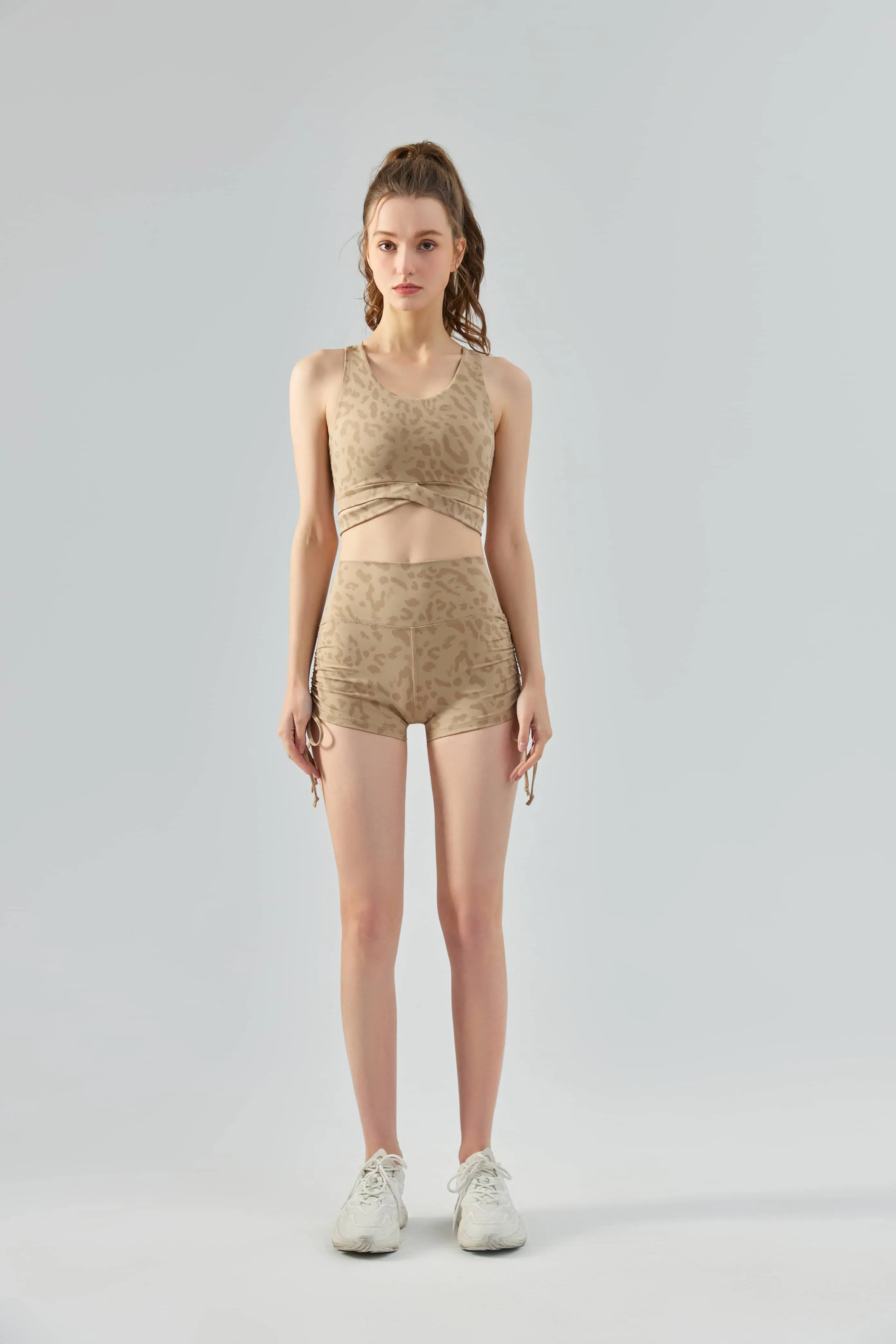 Women's Breathable Leopard Print Yoga Outfit with Integrated Padding