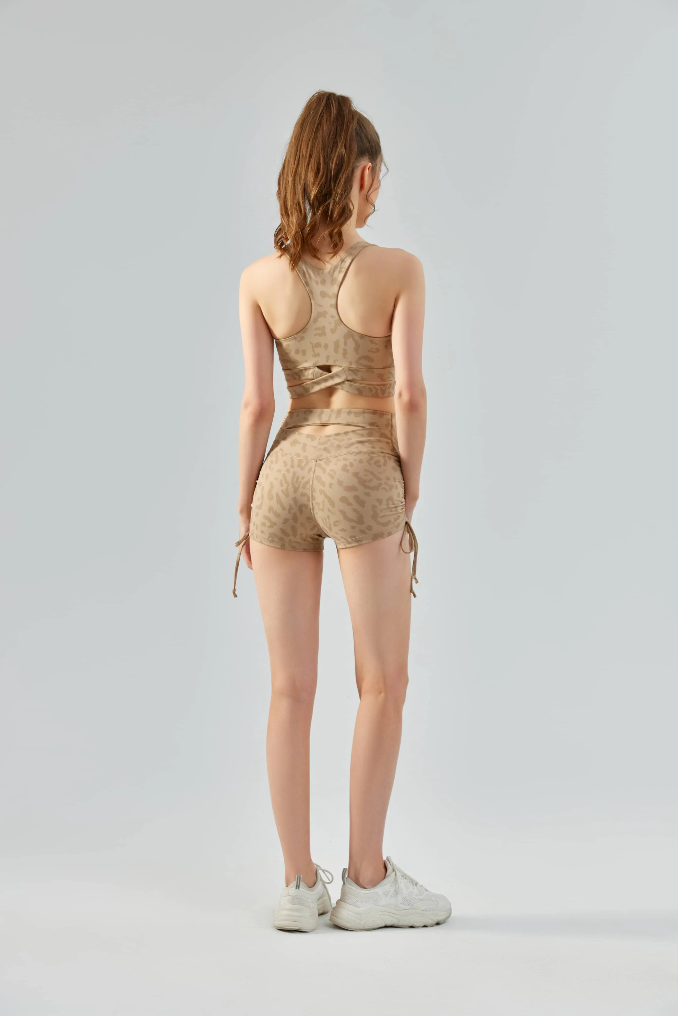 Women's Breathable Leopard Print Yoga Outfit with Integrated Padding