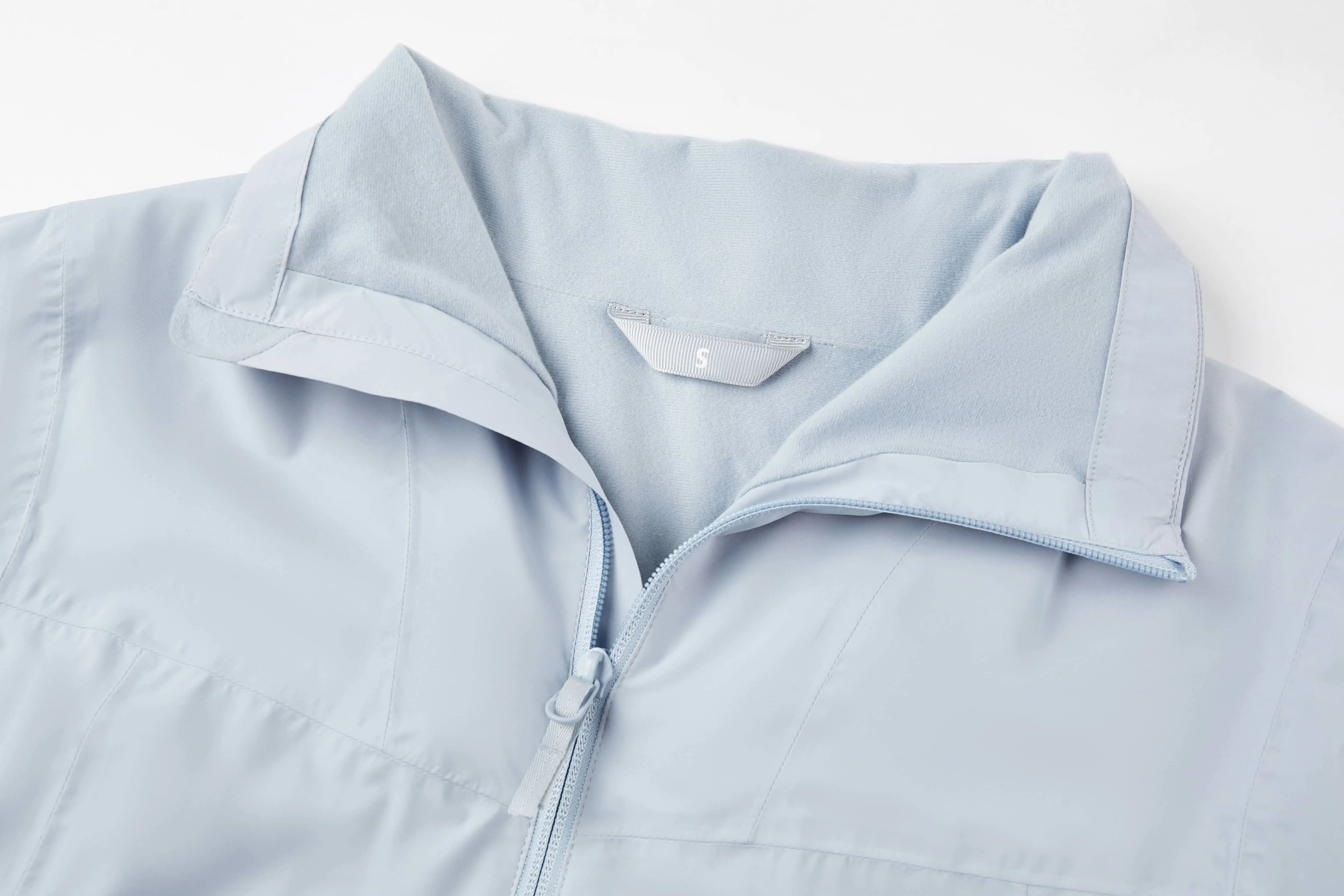 Outdoor Jackets Tailored for Business Buyers (13)