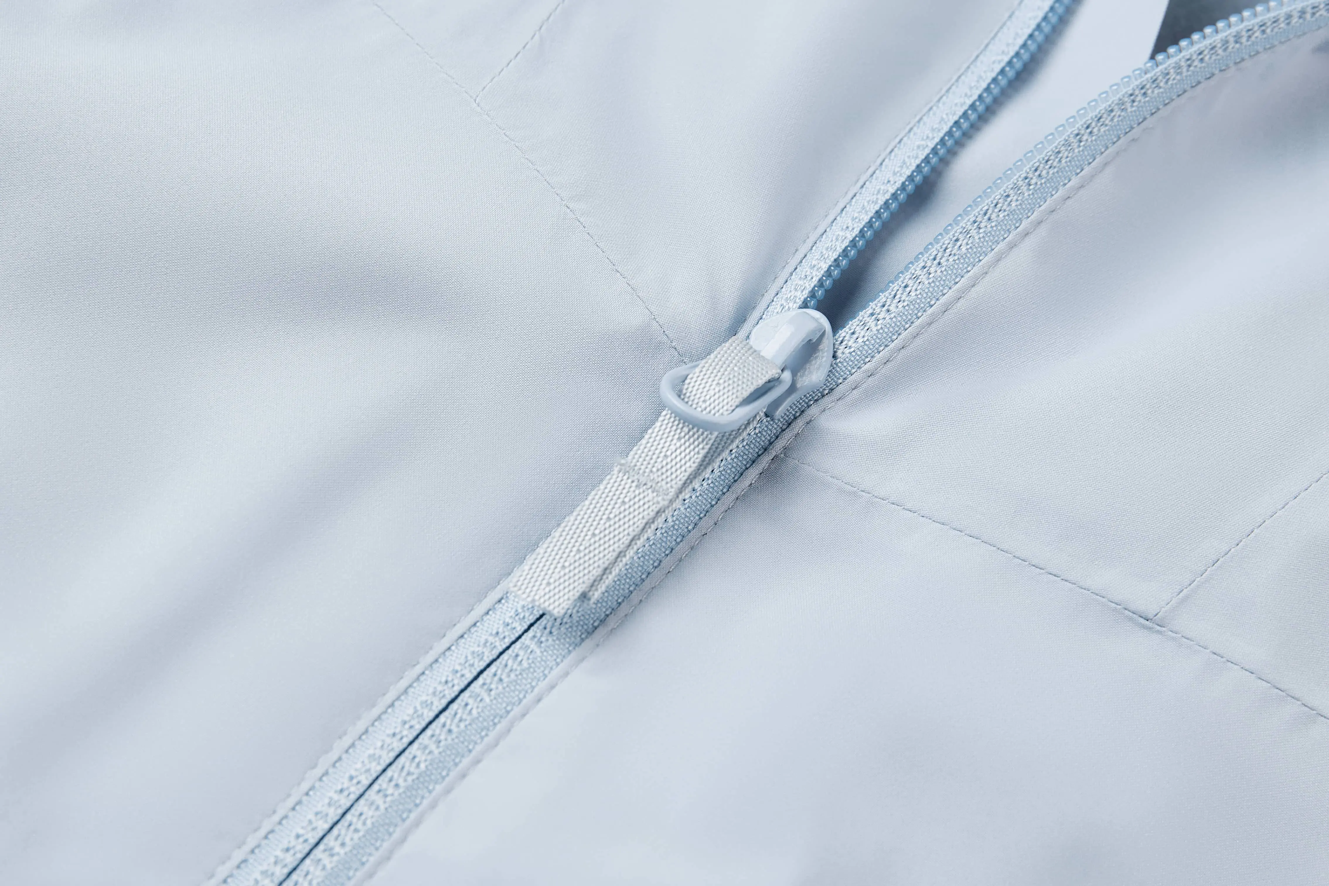 Outdoor Jackets Tailored for Business Buyers (14)